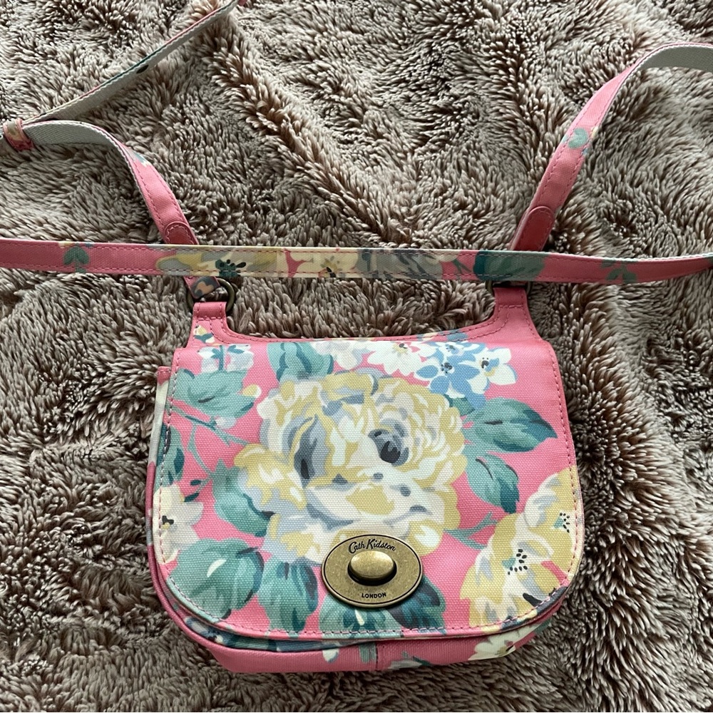 Gorgeous Little purse ! Cath Kidston
Norfolk Rose
Pink Floral...π·πΊπβ€οΈβ‘οΈ - Picture 2 of 8